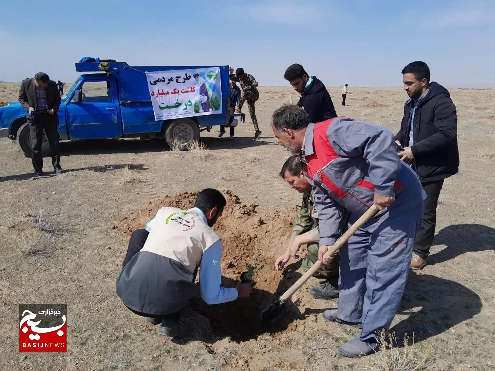 کاشت ۳ هزار نهال بیابانی به همت بسیجیان جغتای+تصاویر