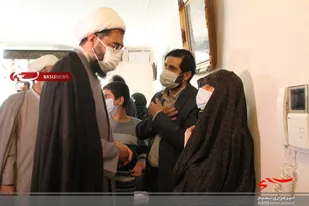 حضور امام جمعه و مسئولان استانی در منزل شهید مدافع سلامت همدان