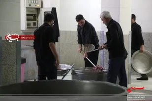 طبخ سه هزار پرس اطعام حسینی در آستان امامزاده آمنه خاتون(س) قزوین

&nbsp;