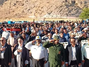 ادای احترام نظامی به مقام شامخ شهید عمار اسدپور در نخستین سالگرد شهادت این شهید والامقام در بخش قارون