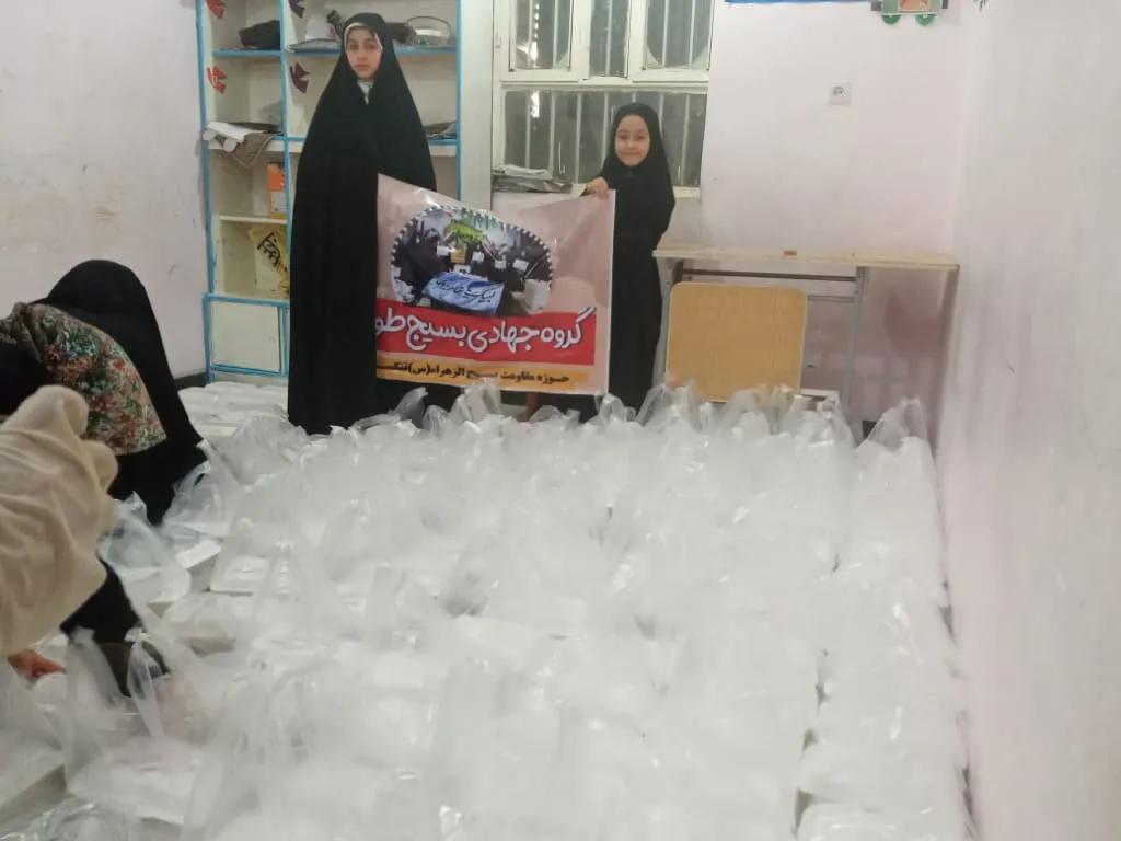 توزیع غذای گرم بین نیازمندان تنگستانی در رزمایش کمک مومنانه