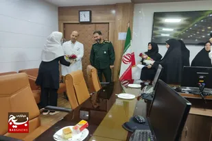 تقدیر از پرستاران بیمارستان آتیه توسط بسیجیان حوزه حضرت خدیجه (س) همدان