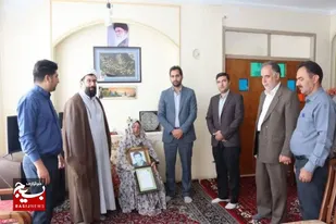 دیدار مدیر صندوق بیمه اجتماعي کشاورزان استان همدان و امام جمعه جورقان با مادر شهید ربیعی