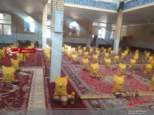 توزیع ۲۵۰ بسته معیشتی و لوازم التحریر توسط بسیجیان پايگاه امام خمینی (ره)
