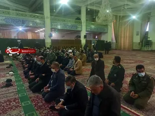 اقامه نماز وحدت توسط رزمندگان گردان ۱۱۷امام حسین علیه السلام