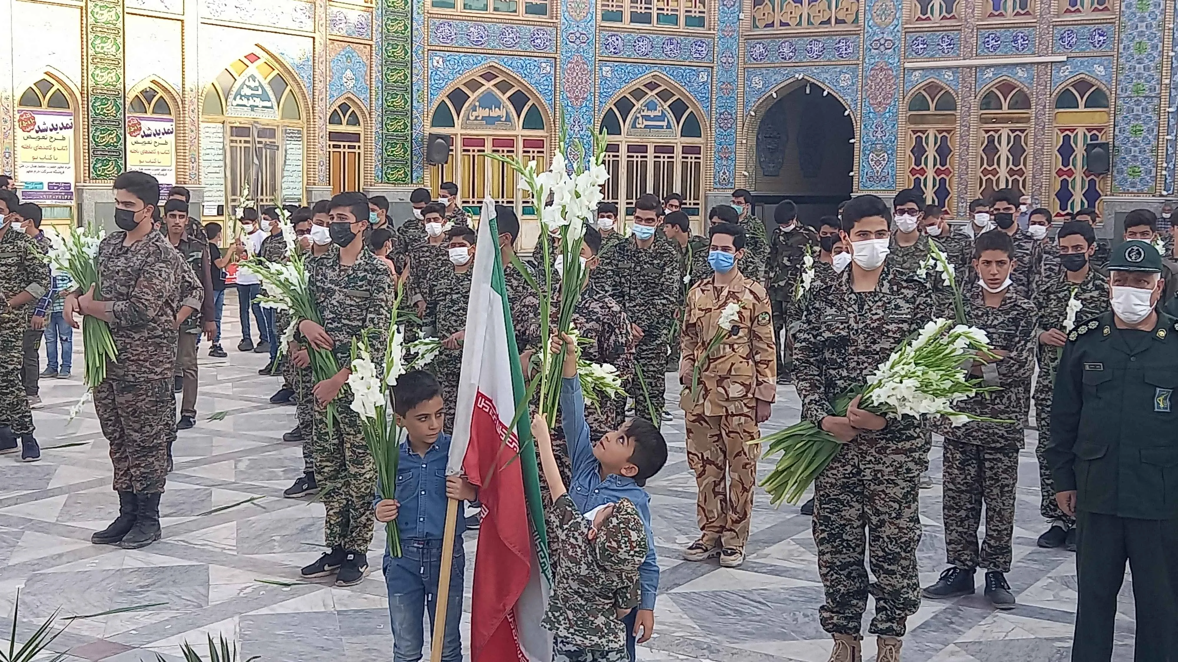 غبار روبی و عطر افشانی گلزارهای شهدای شهرستان آران و بیدگل