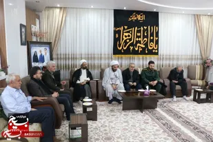 حضور جمعی از بسیجیان حوزه شهید رجایی در منزل خانواده شهیده زهرا حسنی