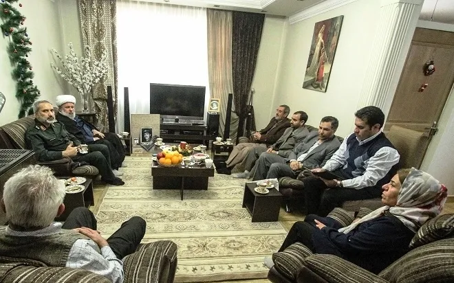 دیدار سردار یزدی با خانواده ی شهید مسیحی