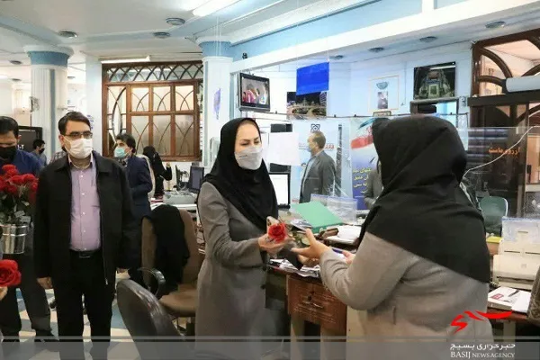 تجلیل از همکاران خواهر خانواده شهید و جانباز اداره کل بیمه سلامت در زاهدان
