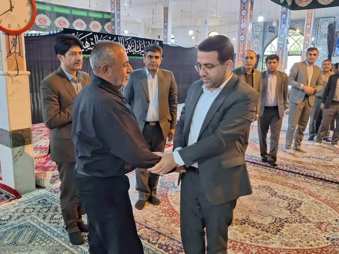 دیدار و عرض تسلیت مدیرکل امور مالیاتی کهگیلویه وبویراحمد به پدر شهید آراسته