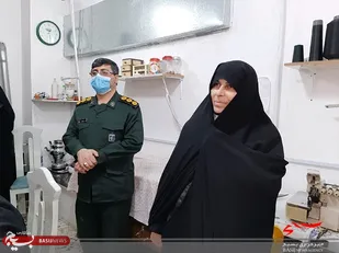 بازدید مسئول بسیج جامعه زنان سپاه کربلا از کارگاه تولید ماسک در چالوس