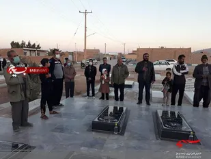 غبارروبی و عطرافشانی قبورشهدای روستای شهید پرور ابراهیم آباد