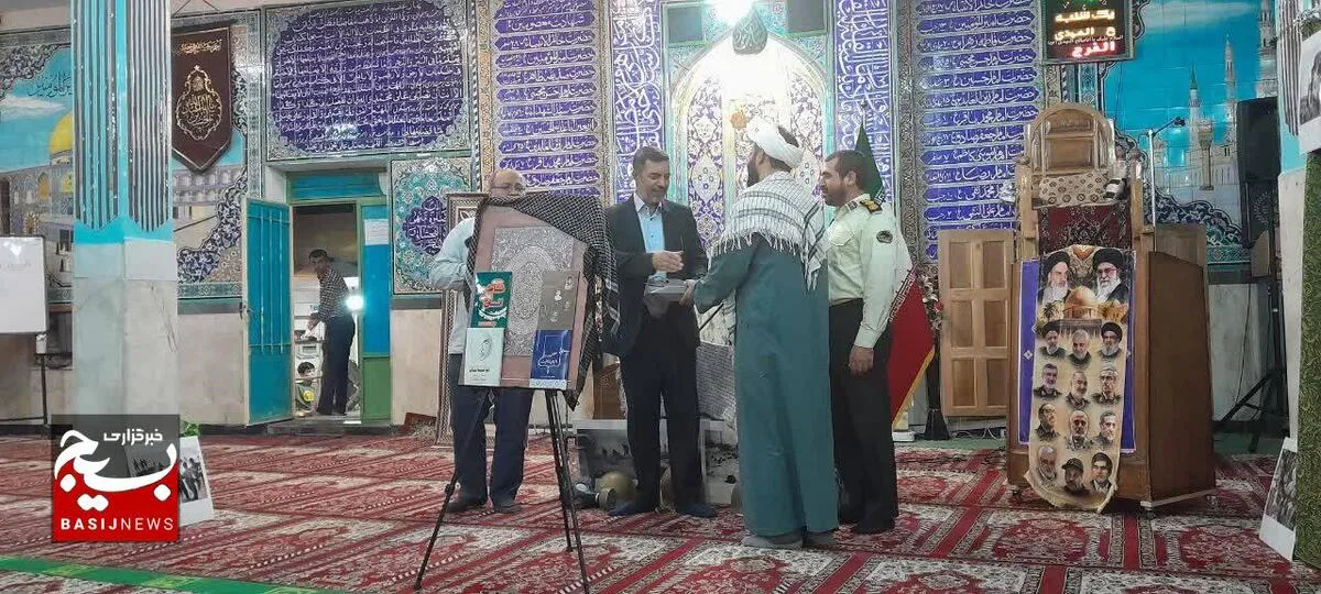 رونمایی از 4 عنوان کتاب در حسیتیه اعظم شهرکرد