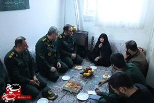 دیدار فرمانده سپاه قدس گیلان با خانواده شهدای بسیجی دوران دفاع مقدس