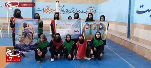 حضور در کنار مزار شهدا قلب های ما را پاک می کند