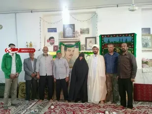 دیدار مسئولان سپاه و بسیجیان حوزه های بسیج حمزه سیدالشهداء و کربلا با خانواده شهدا+ تصاویر
