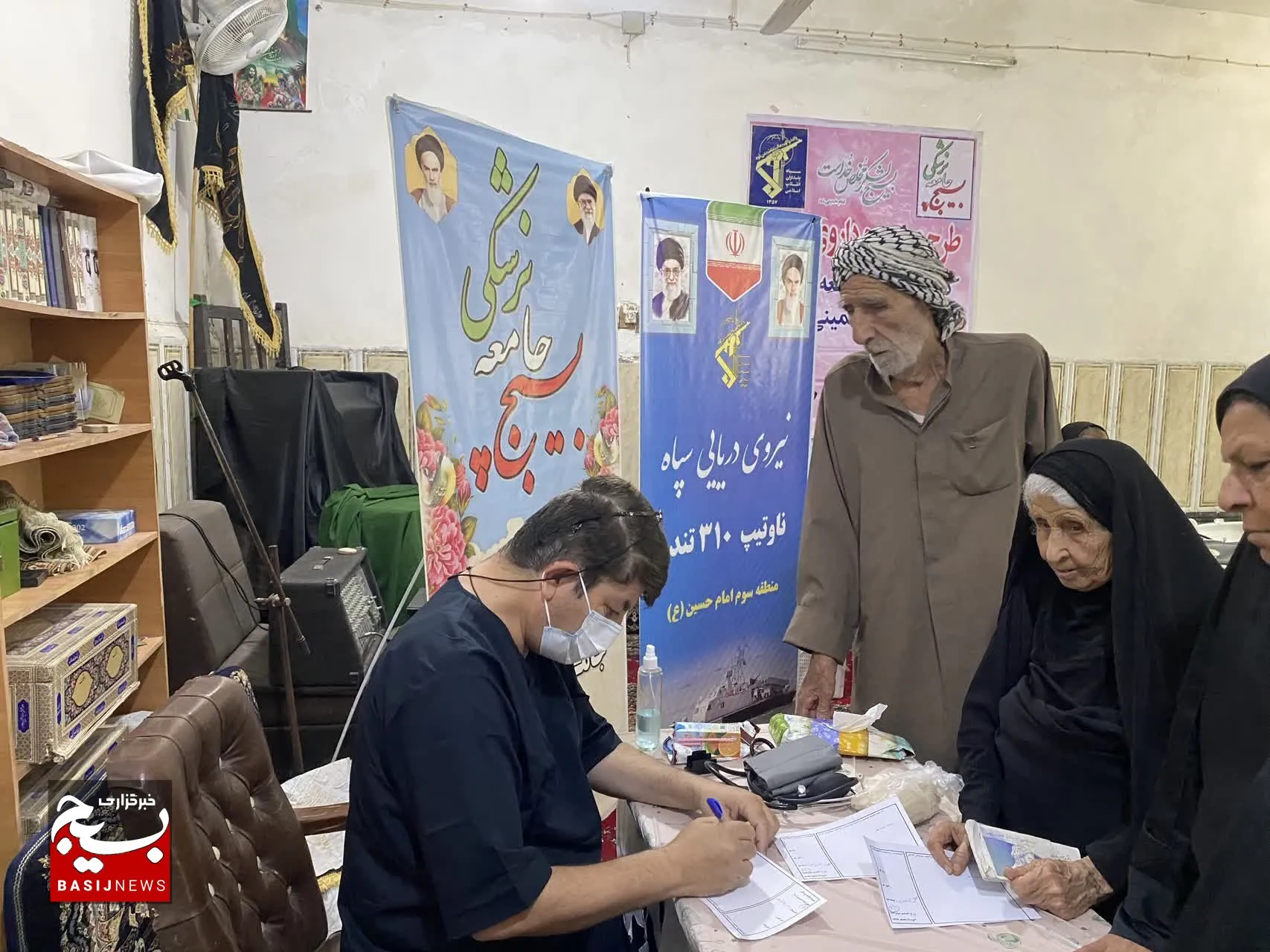 ویزیت و داروی رایگان به همت پزشکان جهادی در بندر امام خمینی (ره)