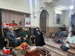 ادای احترام و دیدار رمضانی عیدانه، سردار شاهوارپور و استاندار استان با خانواده سرلشکر شهید علی هاشمی +عکس