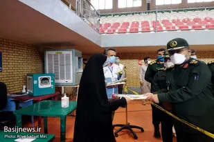 بازدید سردار سلیمانی از مرکز تجمیعی واکسیناسیون شهید بخته ای در زاهدان