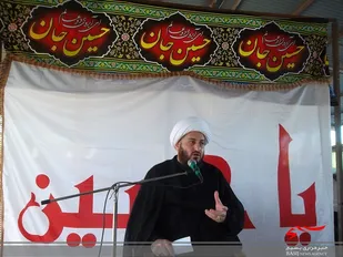 عاشورا معرفت و بصیرت دینی جامعه را ارتقاء می بخشد