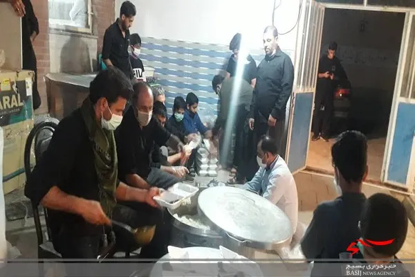 برگزاری مراسم سوگواری امام رضا علیه السلام و توزیع غذایی گرم