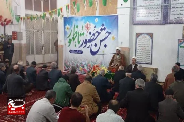 سیاست و دین با انقلاب اسلامی آمیخته شد