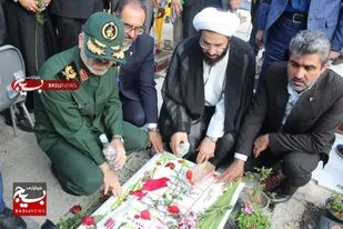 عطرافشانی گلزار شهدا در ساری