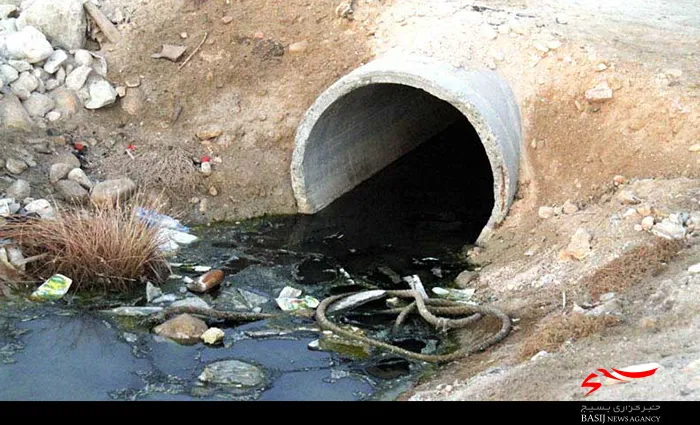 فاضلاب خانگی رها شده در کوچه و خیابان ها