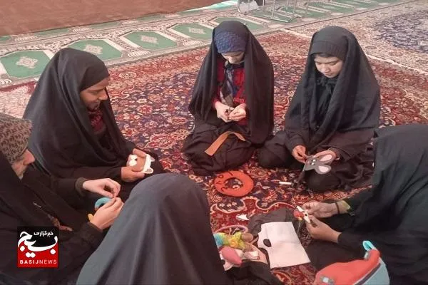 نوجوانان بسیجی با هنر دست پرچم ایران را در دل مردم برافراشتند
