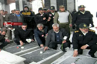 عطرافشانی و گلباران مزار شهدای نهاوند
