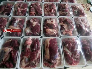 توزیع وسایل گرمایشی و گوشت بین نیازمندان سمنان