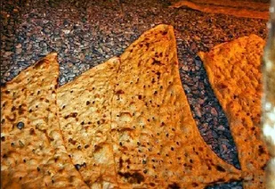 پخت بیش از ۷۰۰ قرص نان سنگک به مناسبت میلاد امام حسن (ع) در شهرستان بجستان