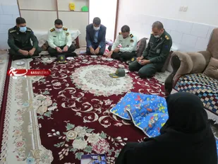 دیدار فرماندهان نظامی و انتظامی نایین از خانواده شهدا