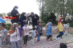اجرای برنامه شاد و مفرح برای کودکان توسط پایگاه پنج تن همدان