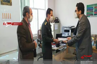 تجلیل فرمانده سپاه ناحیه نهاوند از معلمان دبستان راهیان کوثر
