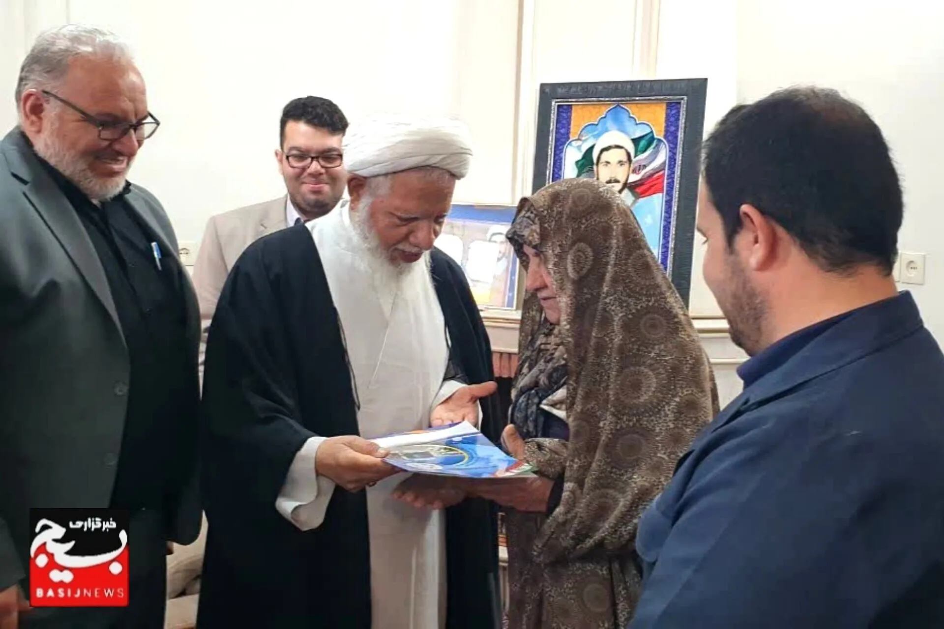 سال نو در پاکدشت با دیدار مسئولان از مادر والامقام شهیدان مظفر آغاز شد