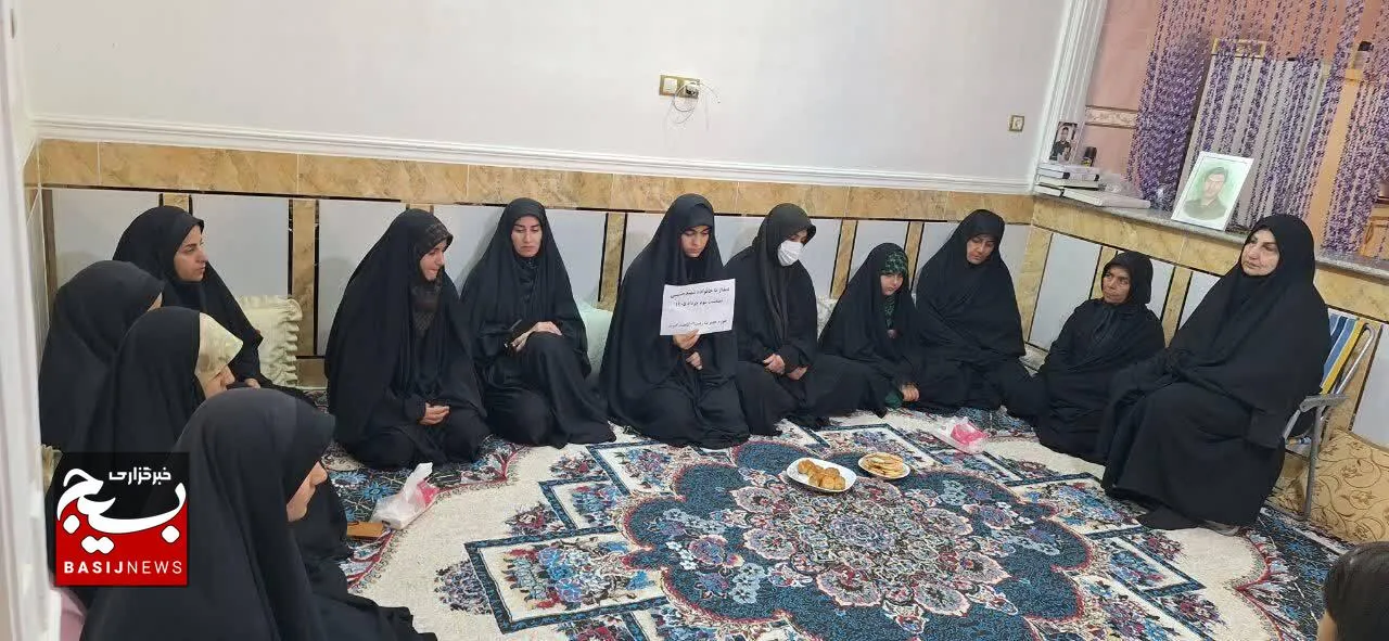 دیدار صمیمی خواهران بسیجی با خانواده شهید «میثم حسینی» در گتوند