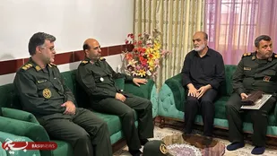 دیدار فرمانده سپاه استان البرز با خانواده شهید وطن کبودوندی و سرباز وظیفه بختیاری+تصاویر