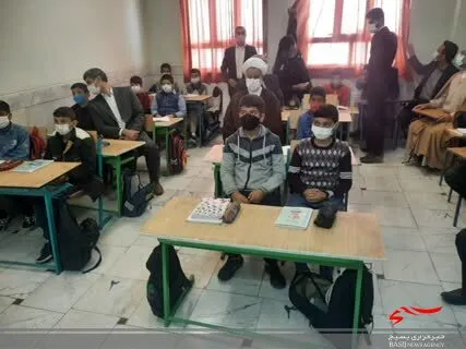 کار شما معلمان عزیز تعلیم وتربیت است
