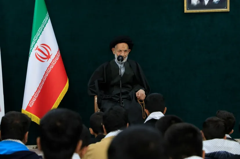 دیدار جمعی از دانش‌آموزان با نماینده ولی فقیه در خراسان جنوبی به مناسبت هفته بسیج دانش‌آموزی