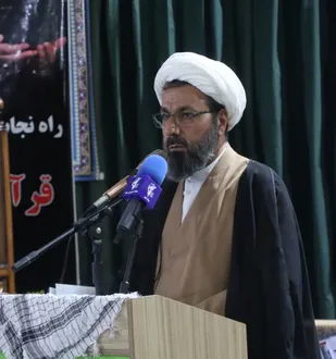 انس با قرآن و اهل&zwnj;بیت، انسان را از گناه و انحراف دور می&zwnj;کند