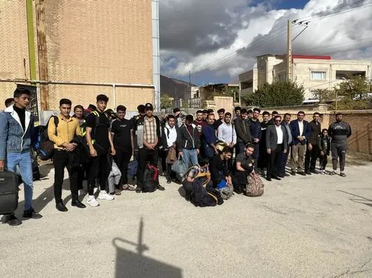 اعزام کاروان زیارتی بسیجیان فارسانی به مشهد مقدس