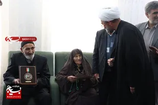 خانواده شهدا اسوه&zwnj;های ایثار و مقاومت هستند
