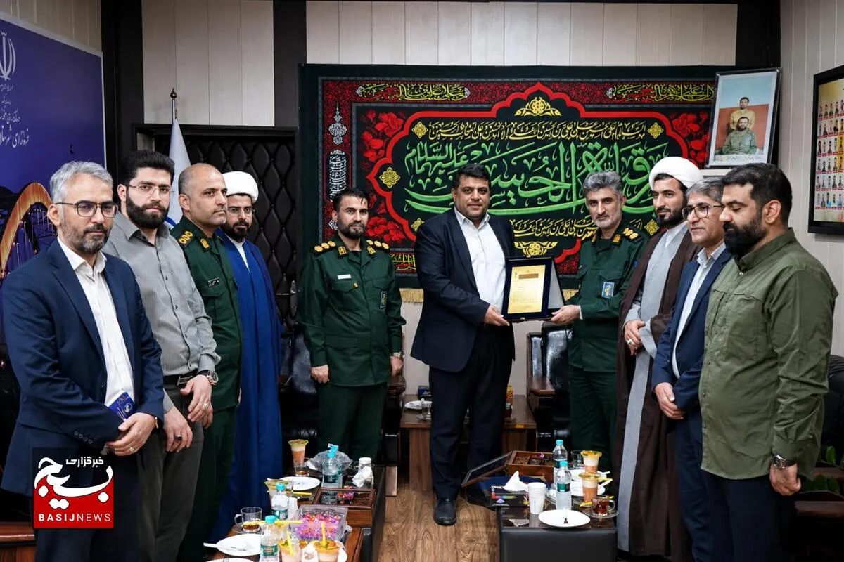 دیدار فرمانده ناحیه امام علی(ع) شرق اهواز با فرماندار اهواز به مناسبت هفته دولت