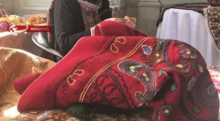 راه اندازی چرخ اقتصادی زندگی مردم/ هنر پته دوزی در دیار کریمان