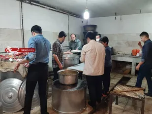 تهیه و پخت 1000 پرس غذای گرم توسط کانون بسیج مهندسین صنعتی اراک