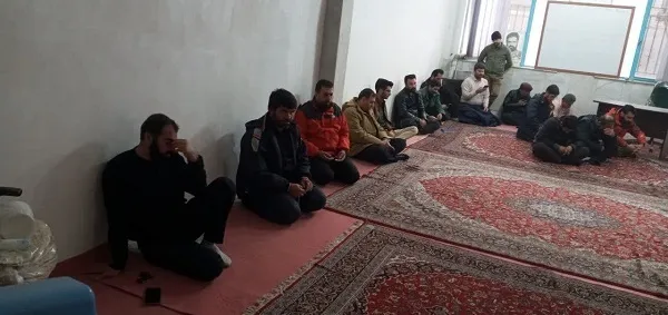 مراسم عزاداری و مرثیه خوانی در جمع رزمندگان و بسیجیان گردان حضرت علی اکبر(علیه‌السلام)