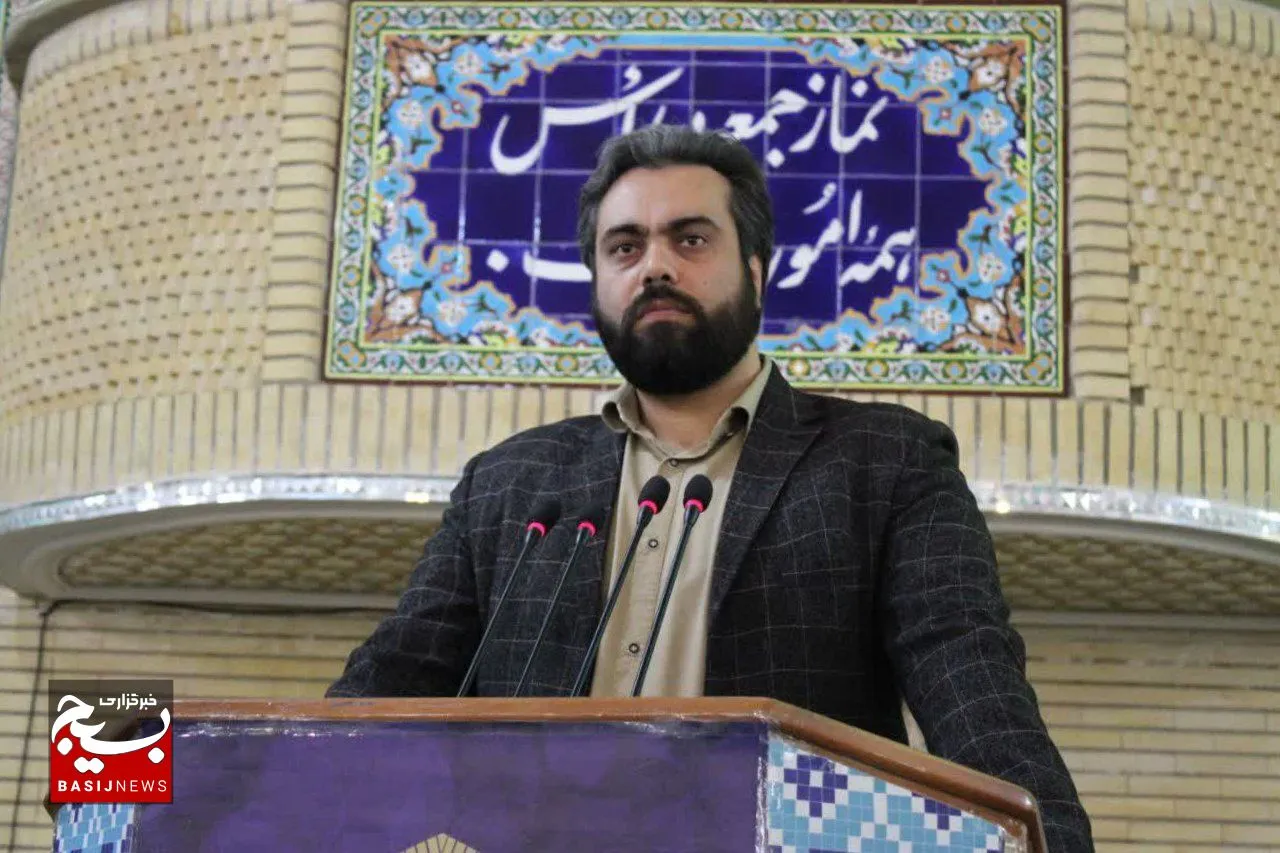هنرمند بصیر و آزاده تراز انقلاب اسلامی در بزنگاه های مهم سکوت نمی کند