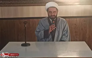 دوری از تعاریف و تمجیدها از نشانه های مومن است