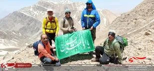 کوهنوردان سپاه امام صادق علیه السلام بر فراز قله دنا